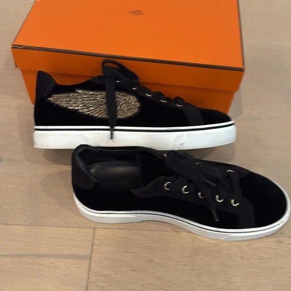 HERMÈS Black Velvet Sneakers w/ Wings 38.5 excellent condition, 
Worn 2x - Picture 7 of 10